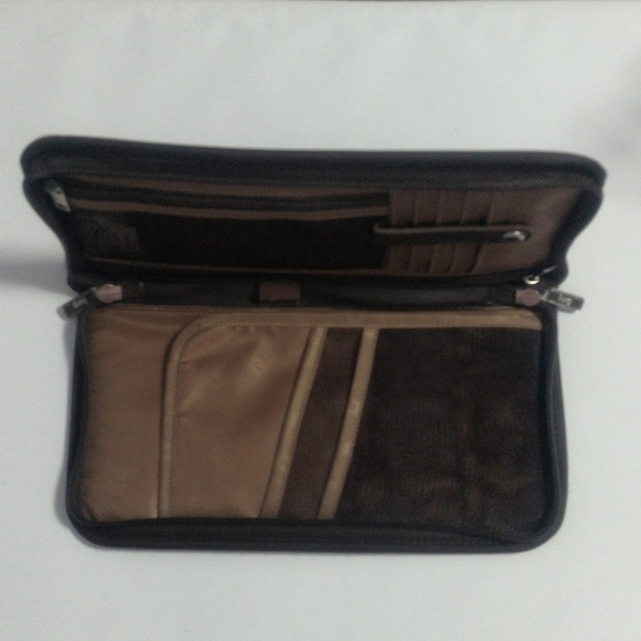 LUG / Brown Quilted Wallet  / EUC - Picture 4 of 6